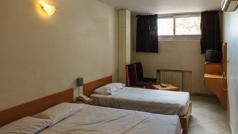 اتاق سه تخته 1 هتل آریانا شیراز
